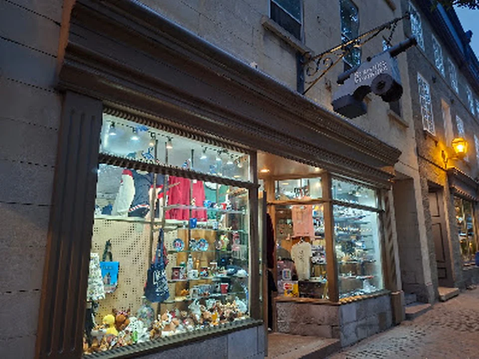 Souvenirs Frontenac