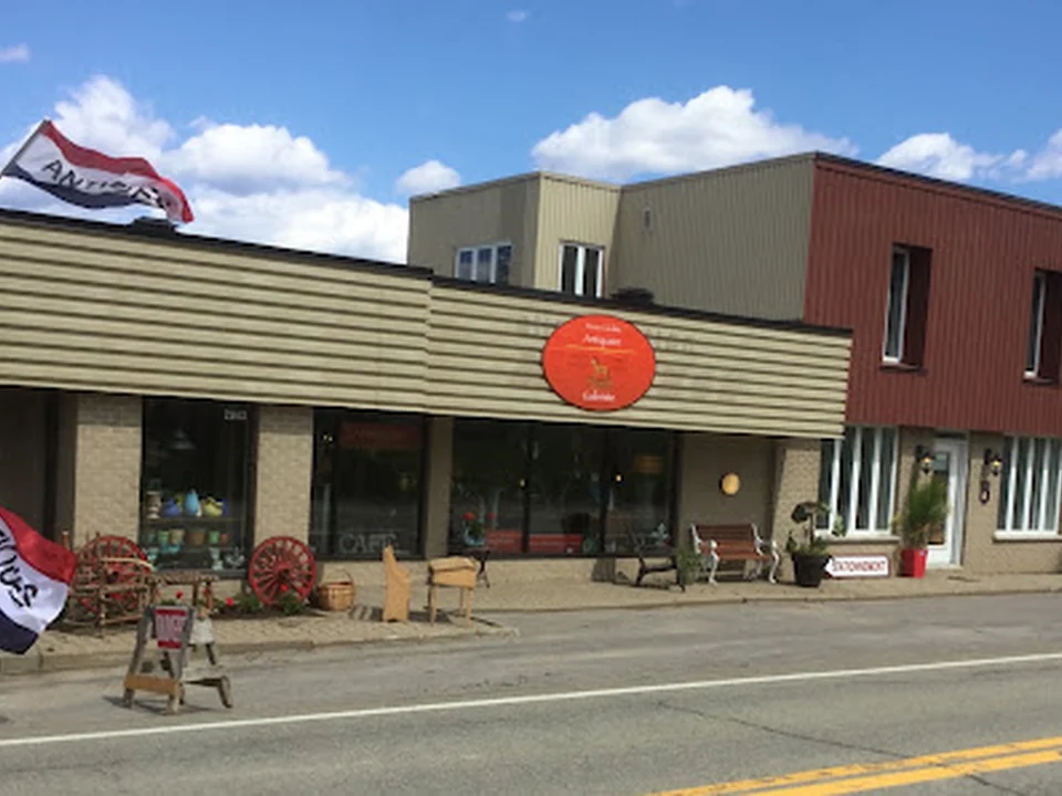 Denis Lavallée, antiquaire & galeriste à Ste-Famille , île d’Orléans, Québec