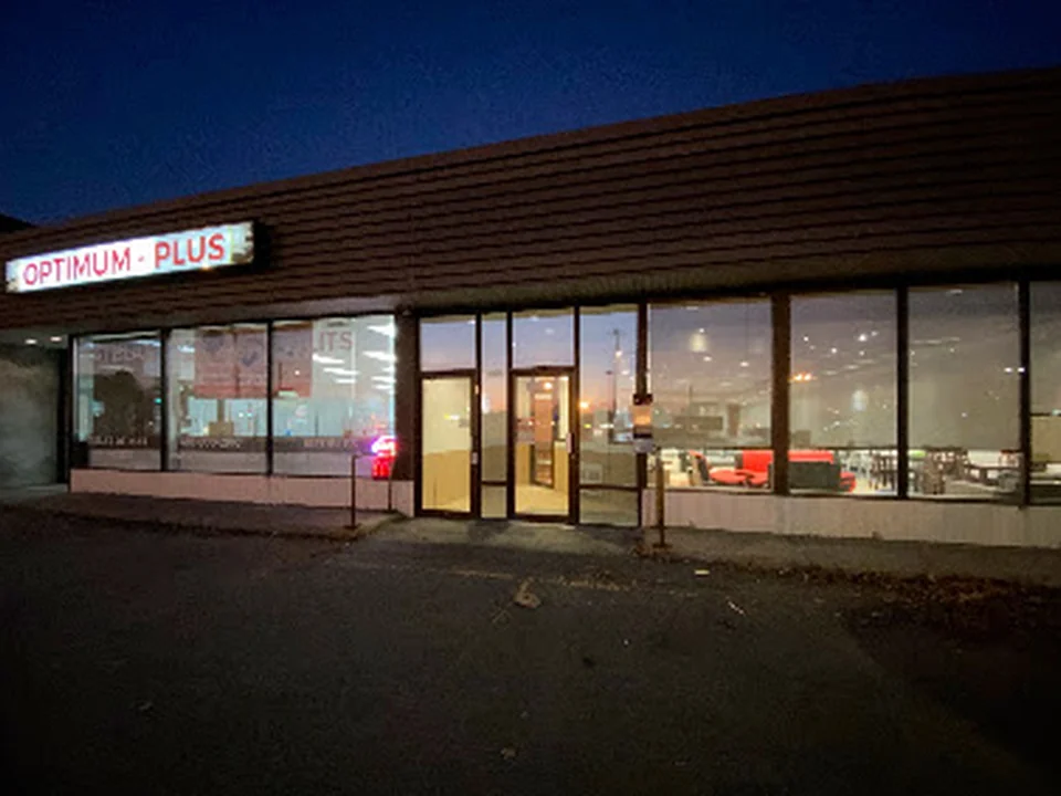 Optimum Plus : Mega vente de Meubles & Matelas, Québec