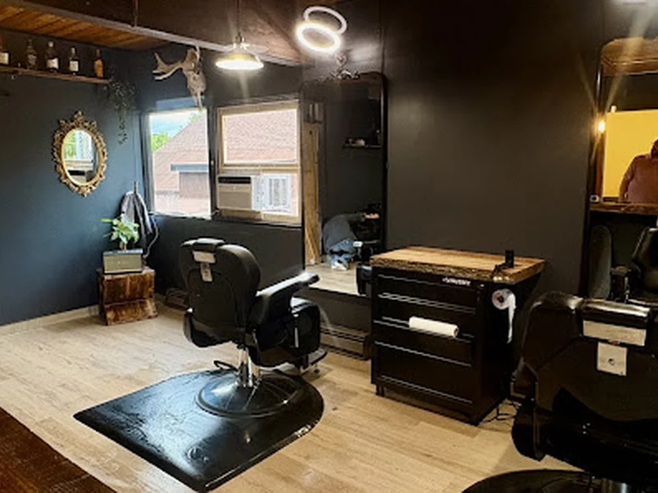 Barbier le Saloon, Québec