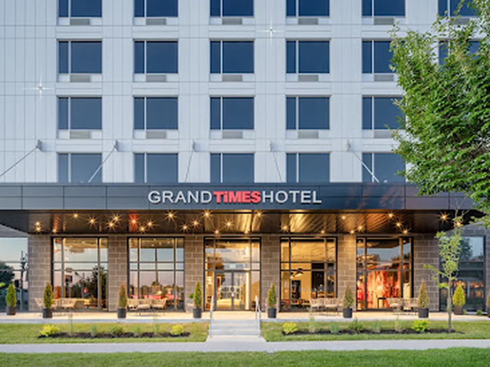 Grand Hôtel TIMES - Lévis, Québec