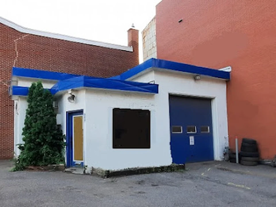 Garage Victoria (Bertrand Rose), Québec