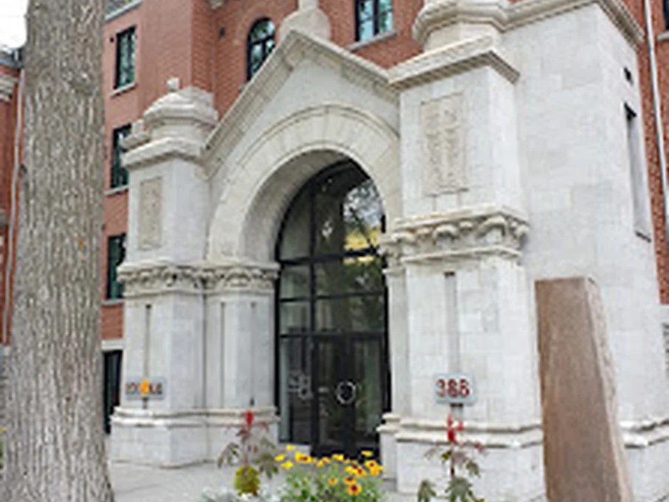 Centre Dentaire Alina Petcoulescou, Québec