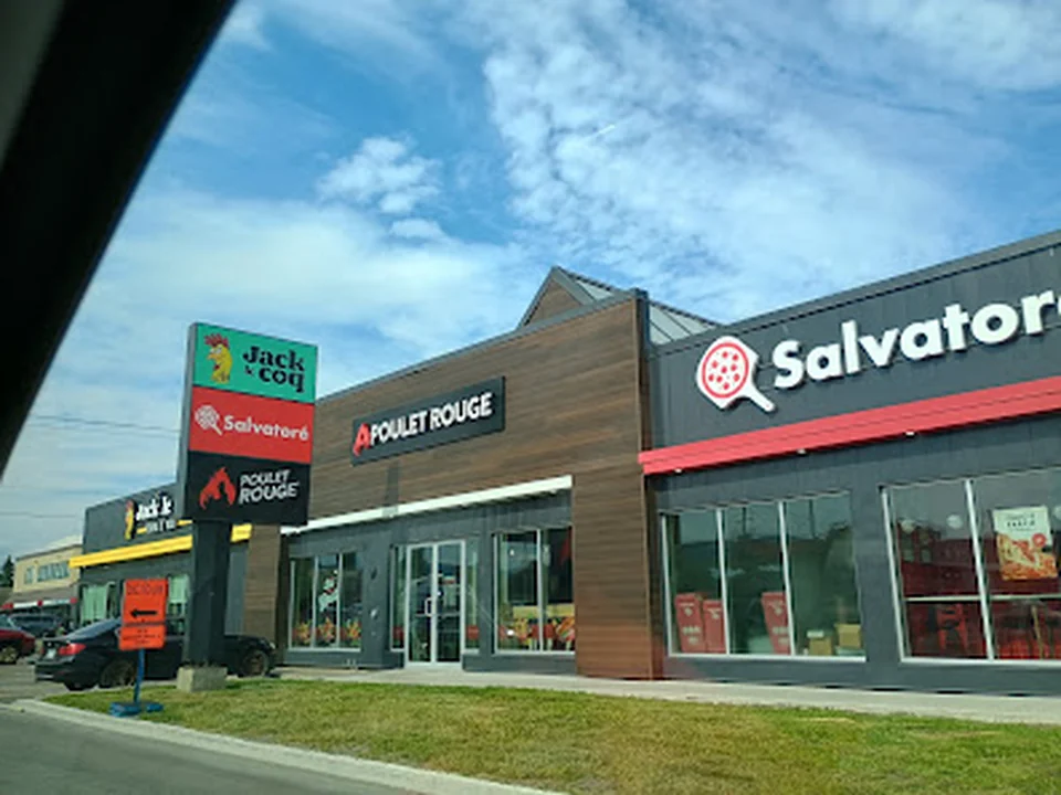 Poulet Rouge, Québec