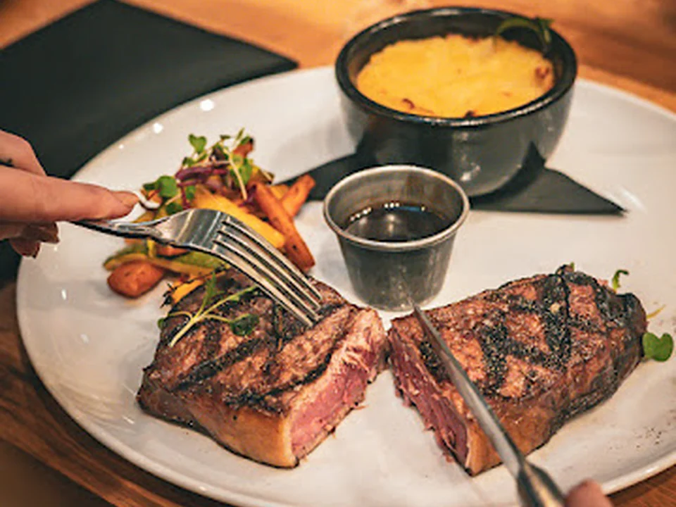 Restaurant Mille Saveurs | Steakhouse, Québec
