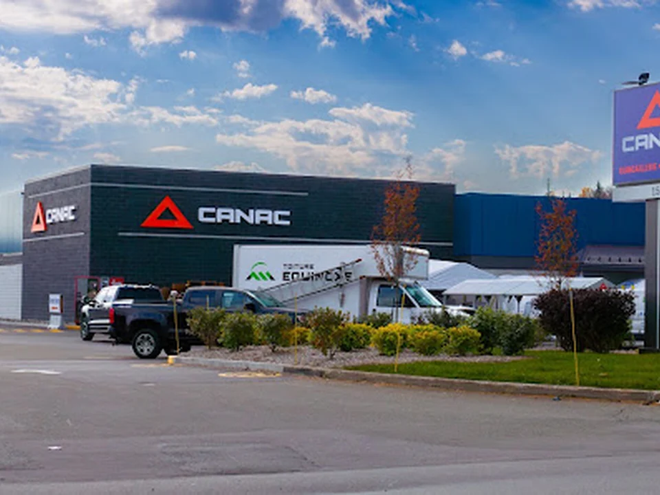 Canac Bernier, Québec