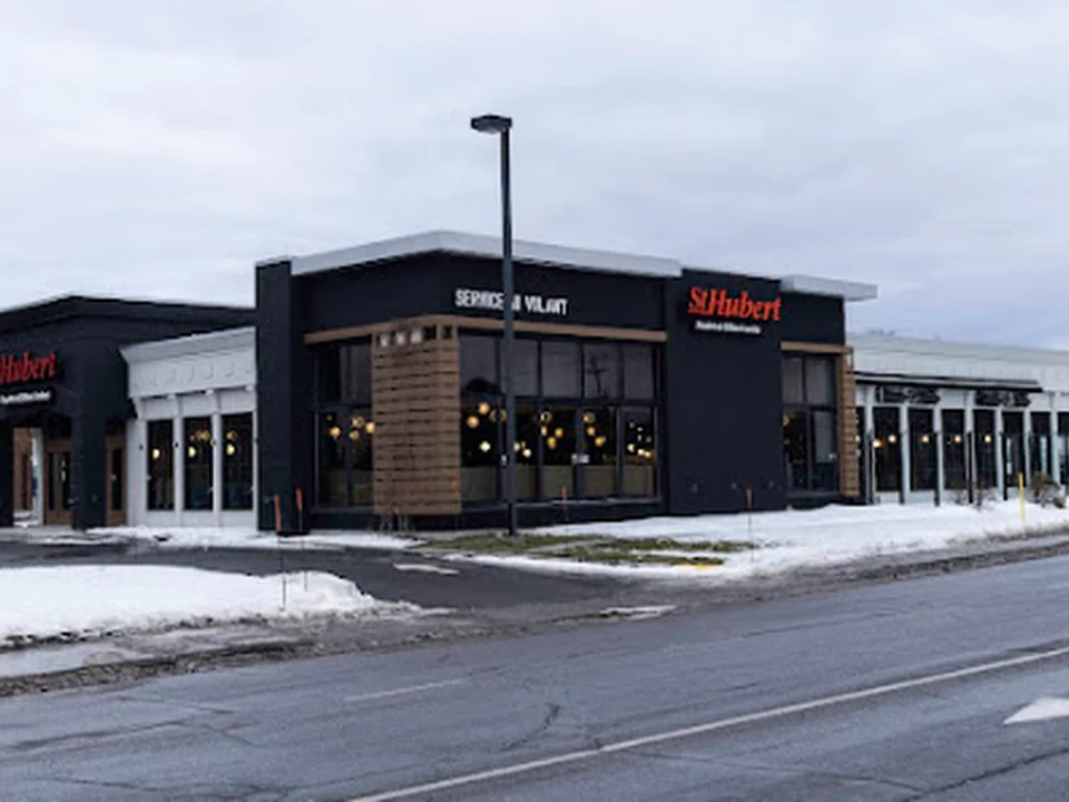Restaurant et bar St-Hubert, Québec