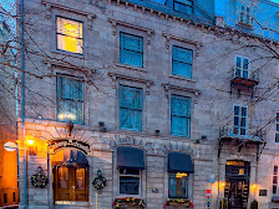 North-House Auberge la Chouette / Hôtel automatisé, Québec