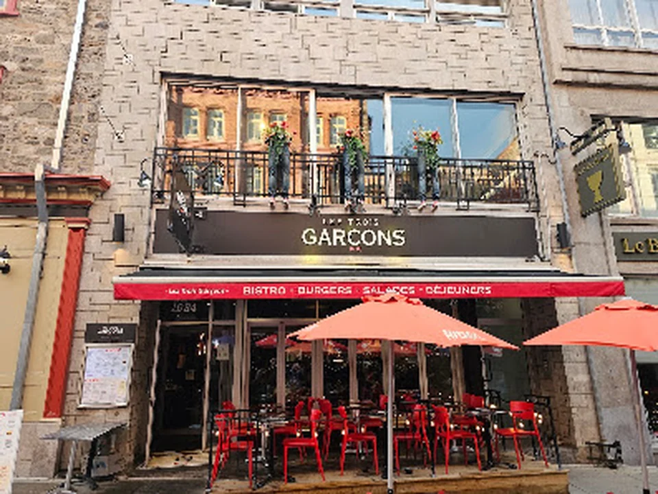 Les Trois Garçons, Québec
