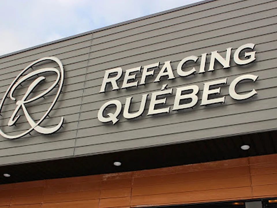 Refacing Québec