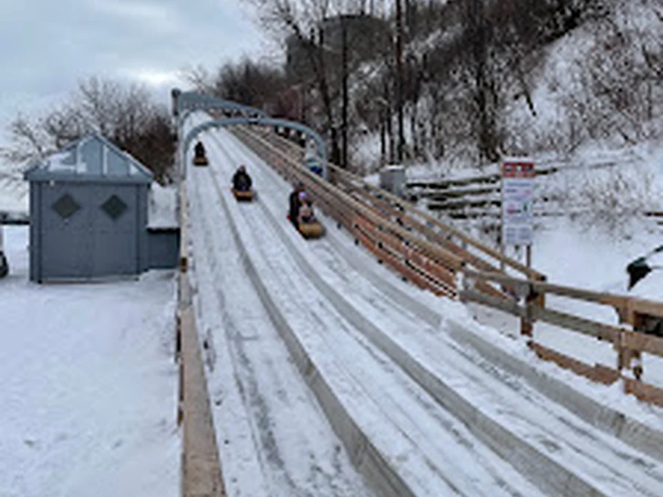 Au 1884 Inc - Glissade de la Terrasse Dufferin Terrace Toboggan Slide, Québec