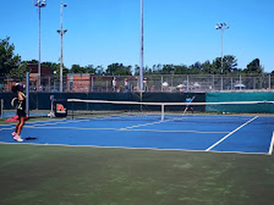 Tennis Courts, Québec
