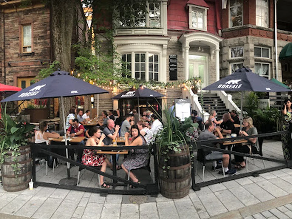 Faite à l’os, Québec