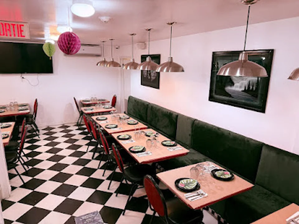 Restaurant trois saveurs, Québec