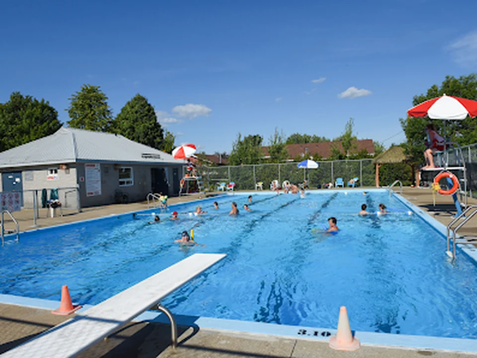Piscine municipale - Réal-Cloutier, Québec