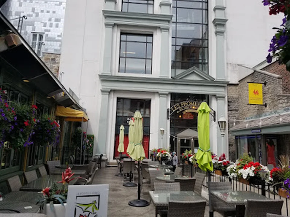 Galerie Porte Rouge - Vieux-Québec
