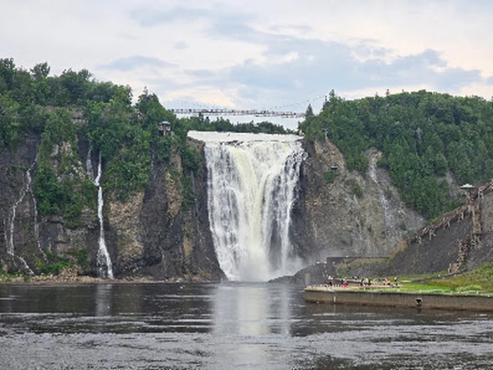 Promenade au bas de la chute, Québec