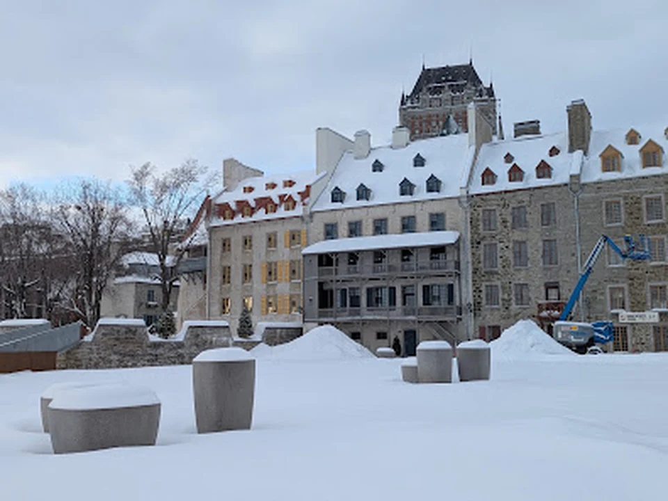 Place de Paris, Québec