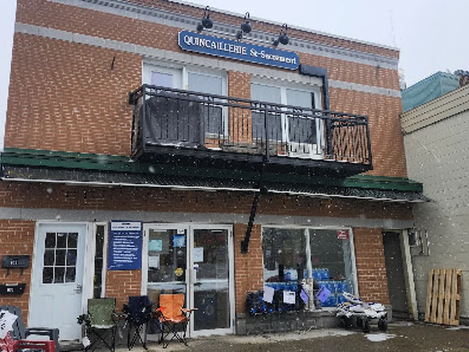 RONA Quincaillerie St-Sacrement Inc., Québec