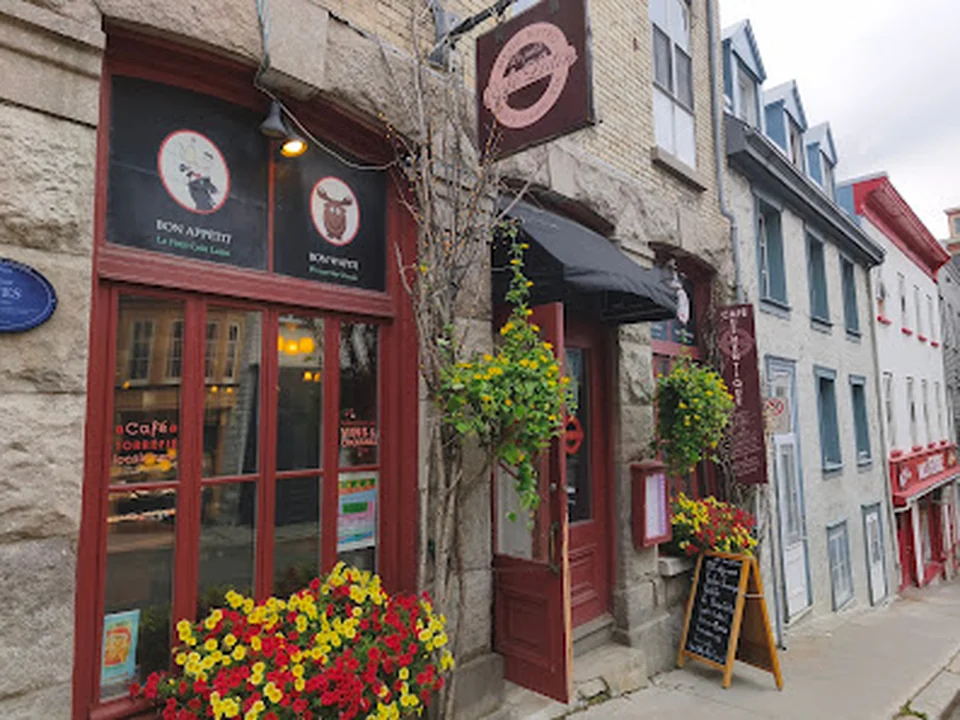 Le Petit Café Latin, Québec