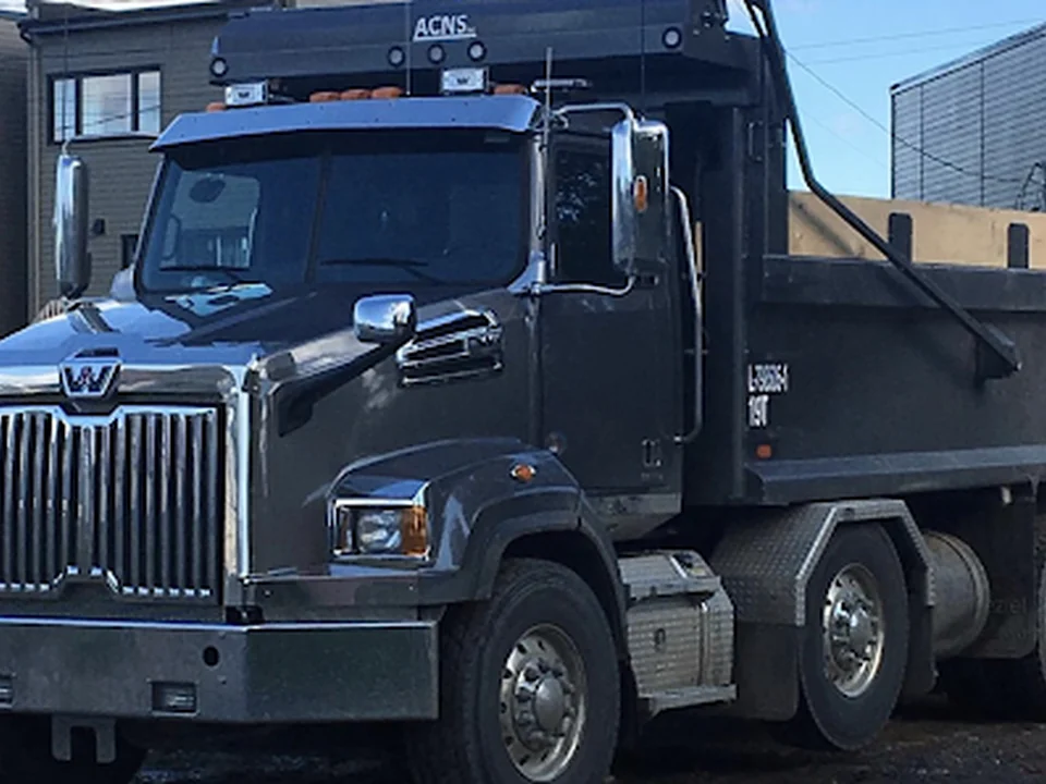 Les transports Lacroix et fils - Location 12 et 10 roues Dompeur-Transport En Vrac, Québec