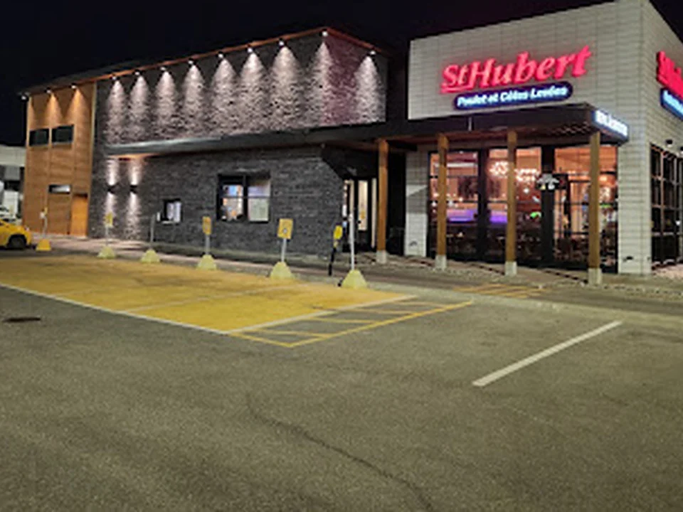 Restaurant et bar St-Hubert, Québec