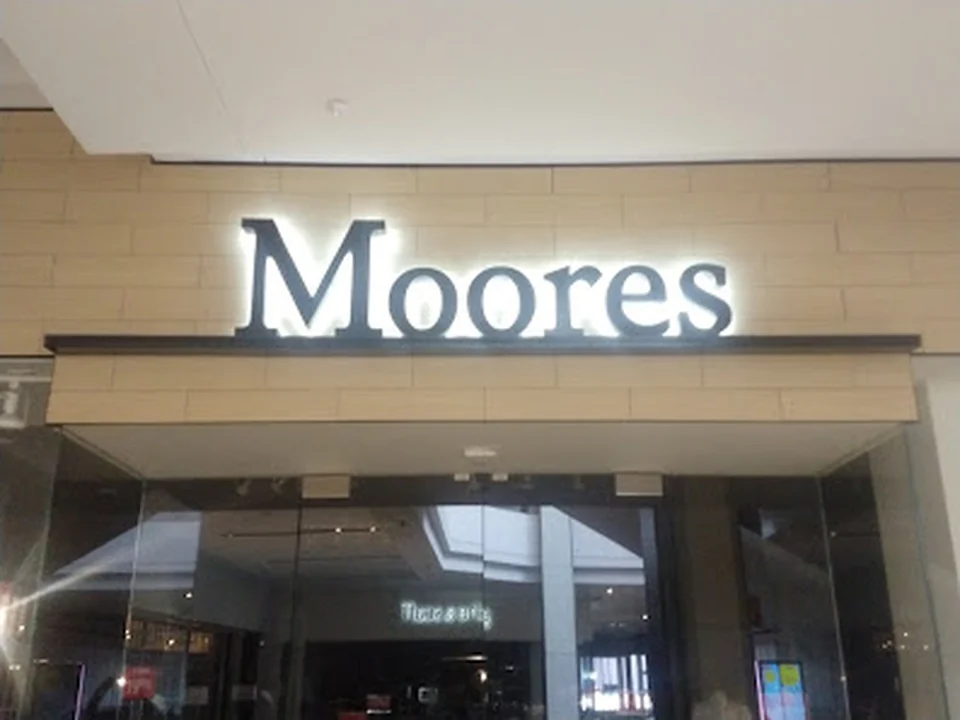 Moores, Vêtements pour hommes, Québec