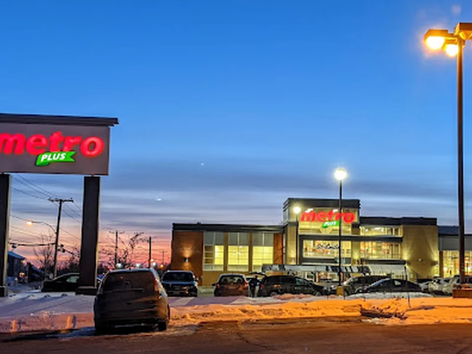 Metro Plus St-Émile, Québec