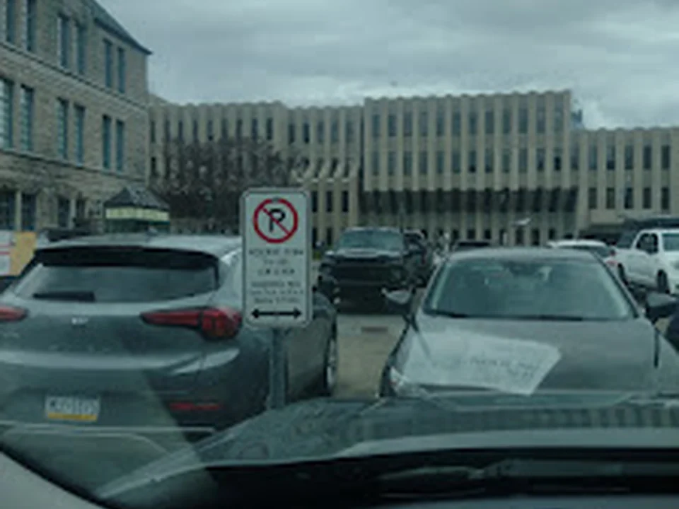 George VI Avenue Parking, Québec