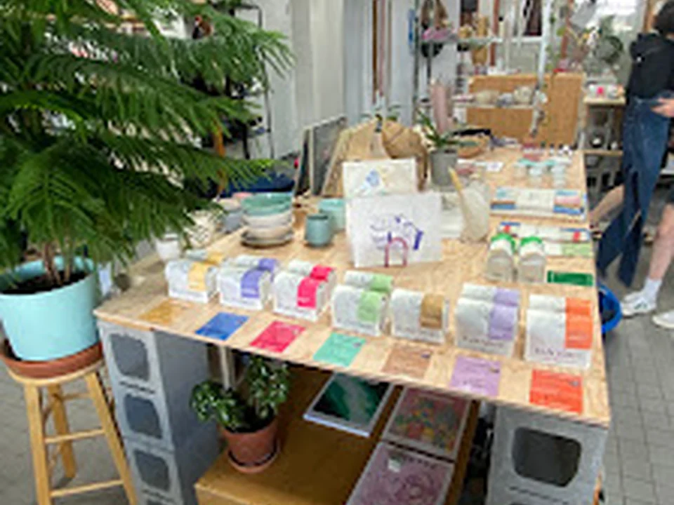 chez TOUS JOURS boutique et friperie, Québec