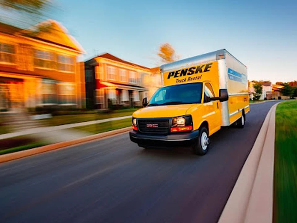 Penske Truck Rental, Québec