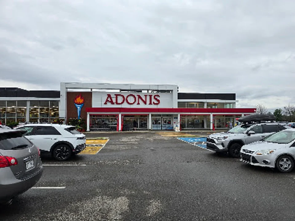 Adonis, Québec